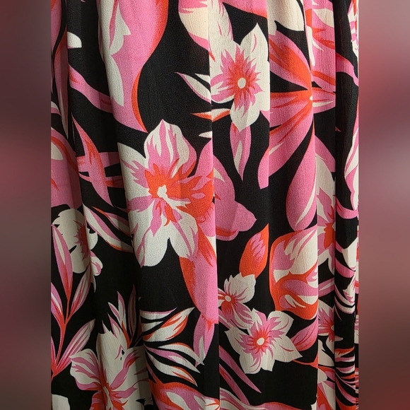 NWT Entro Smocked Hibiscus Floral Pink and Black Ruffle Cap Sleeve Dress Size M - Picture 3 of 10